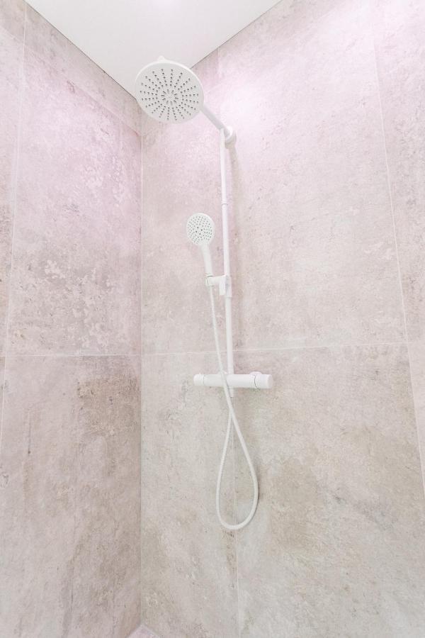 Exklusive Design Appartement Creme De La Creme Neubau พฟุงชตัดท์ ภายนอก รูปภาพ